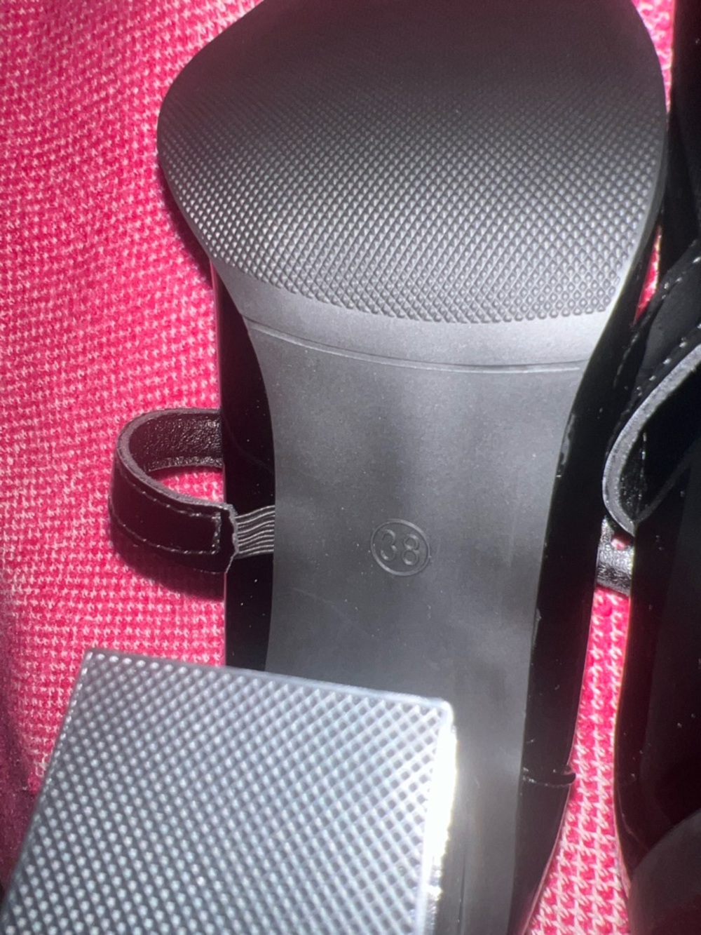 Black Patent Mary Jane Ankle-Strap with Red Gems and Rose Heeled Accent Sz.38 EU - Picture 7 of 9